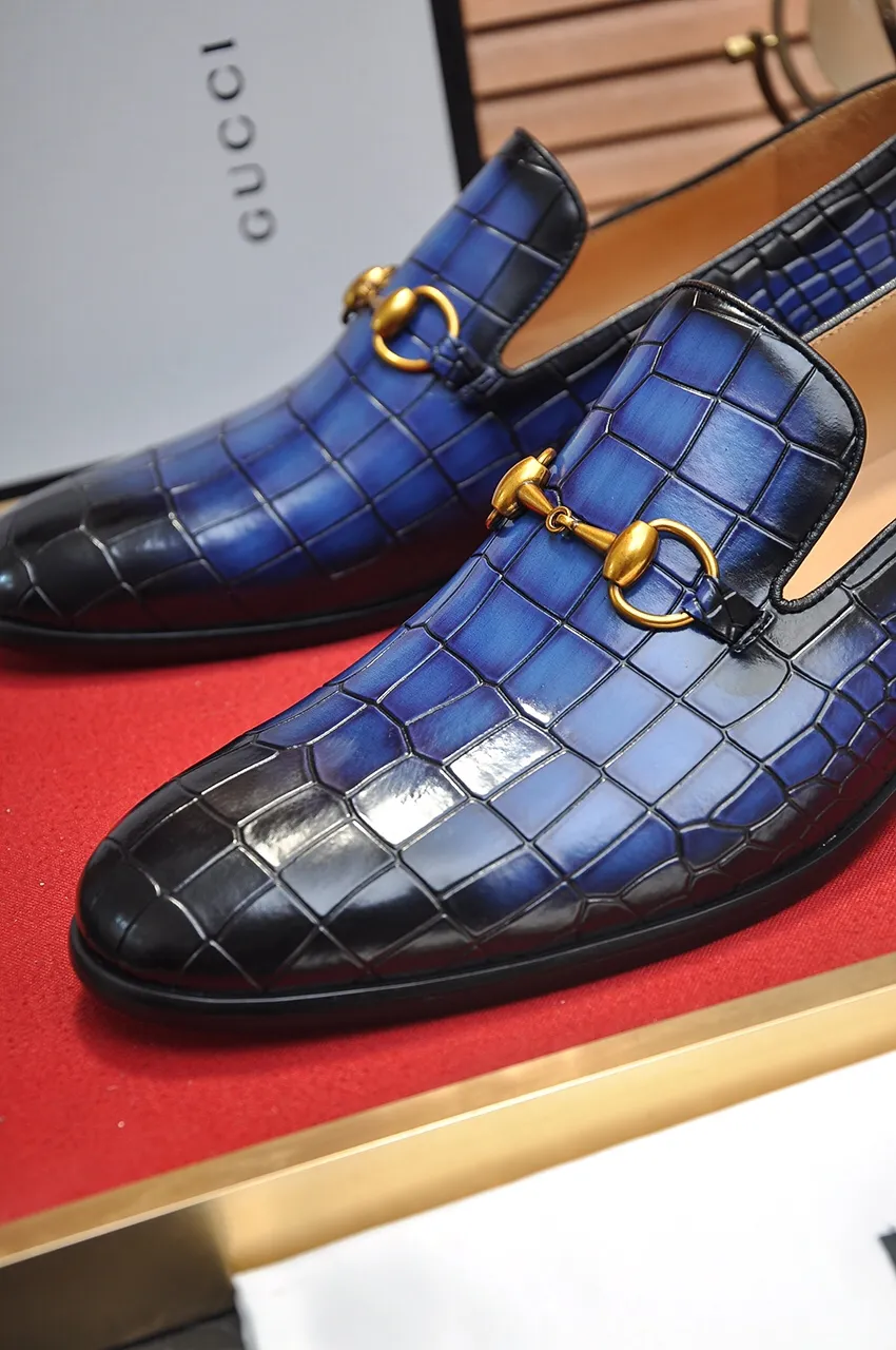 Men's shoes💰560💶Italy's top luxury men's shoe giant (GUCCI) (Gucci) (full cowhide lining) new arrival🍃Original European style🔰 Pleasant to the eye😍In order to make the shoes more durable and non-deformable🌀The production continues to follow traditional methods but there is still no lack of innovation💪Choose original sheepskin for the leather♻️ Smooth and natural And extra bright ⭐Made of imported cowhide, the first choice of rich people 38-45 (45 customized)